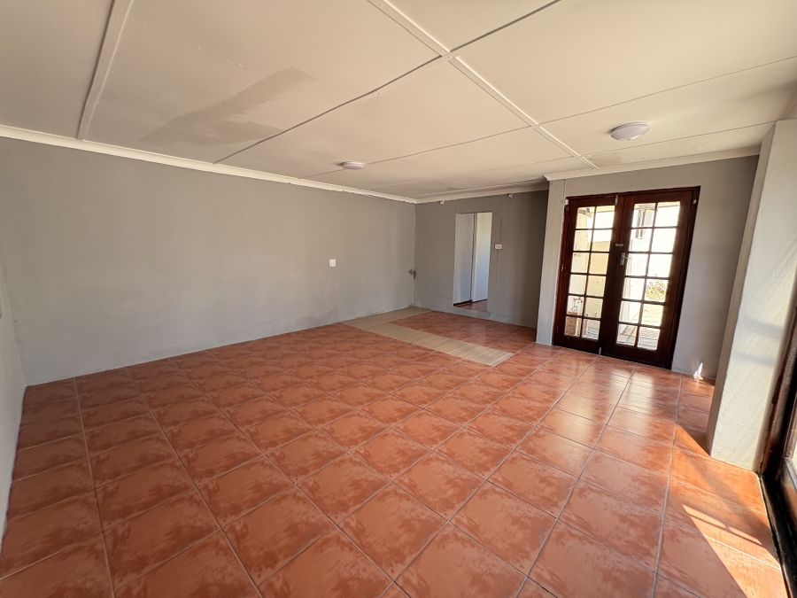 To Let 4 Bedroom Property for Rent in Kirstenhof Western Cape